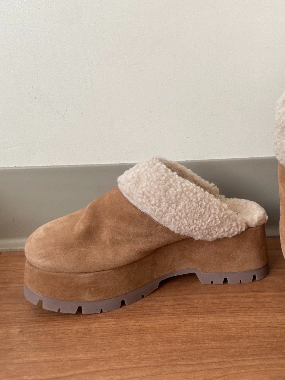 Steve Madden Platform Sherpa-Lined Clog Slippers – Like New